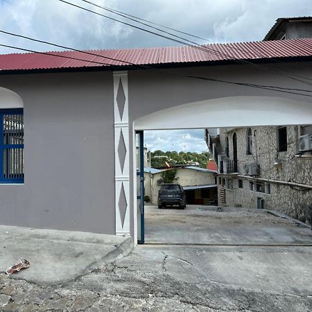 Hostal Inn 2 فلوريس المظهر الخارجي الصورة