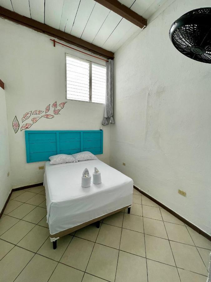 Hostal Inn 2 فلوريس المظهر الخارجي الصورة