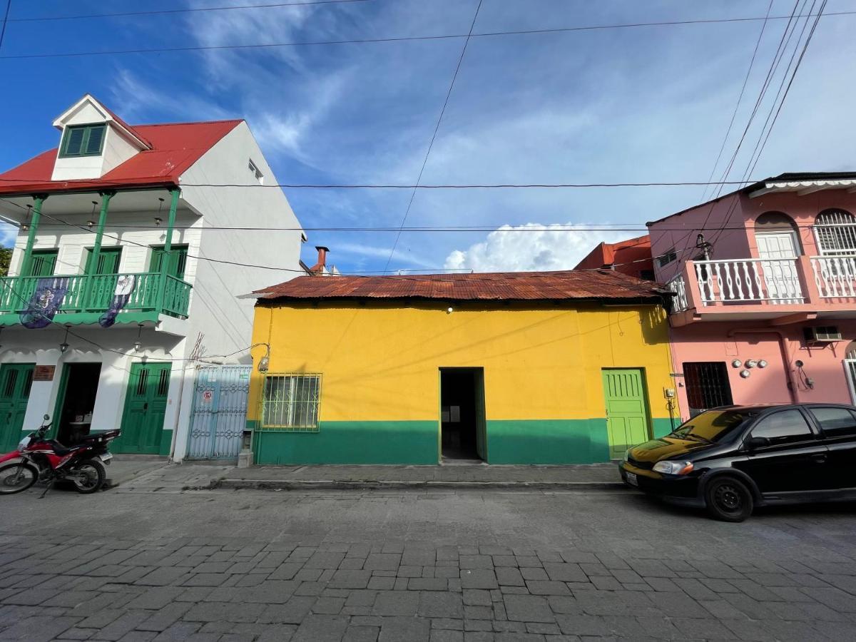 Hostal Inn 2 فلوريس المظهر الخارجي الصورة