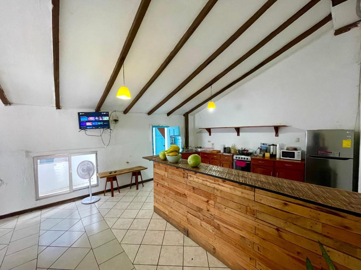 Hostal Inn 2 فلوريس المظهر الخارجي الصورة