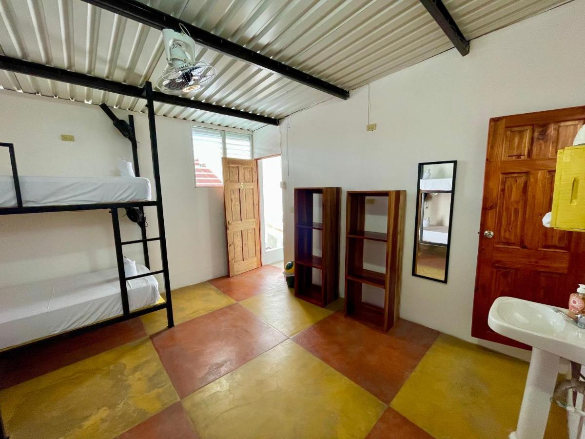 Hostal Inn 2 فلوريس المظهر الخارجي الصورة