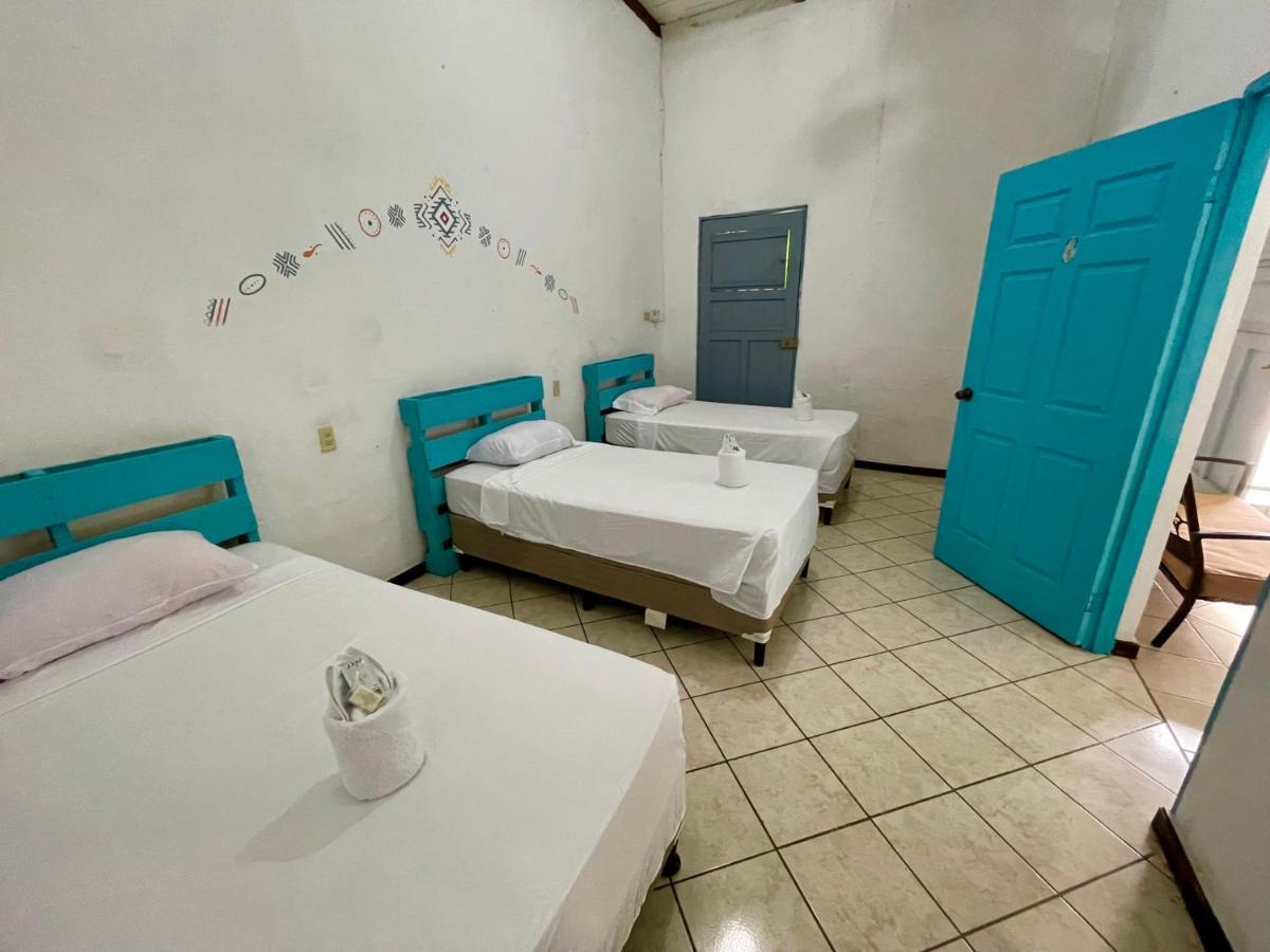 Hostal Inn 2 فلوريس المظهر الخارجي الصورة