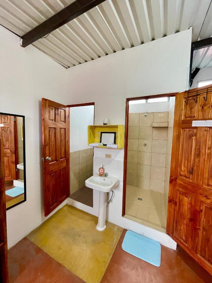Hostal Inn 2 فلوريس المظهر الخارجي الصورة